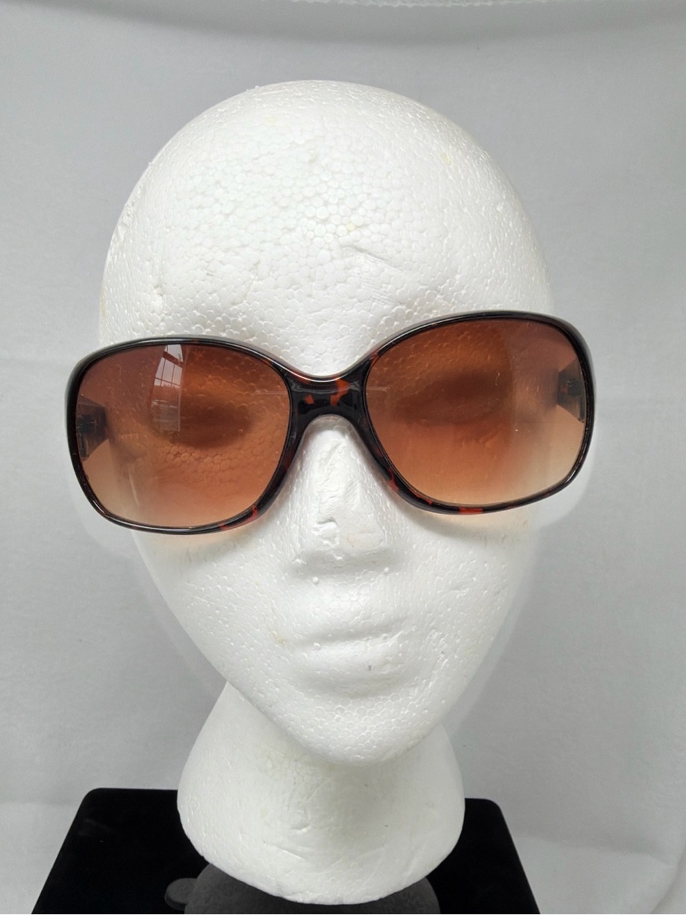 Oscar de la Renta Oversized Tortoiseshell Sunglasses with Brown Gradient Lenses
